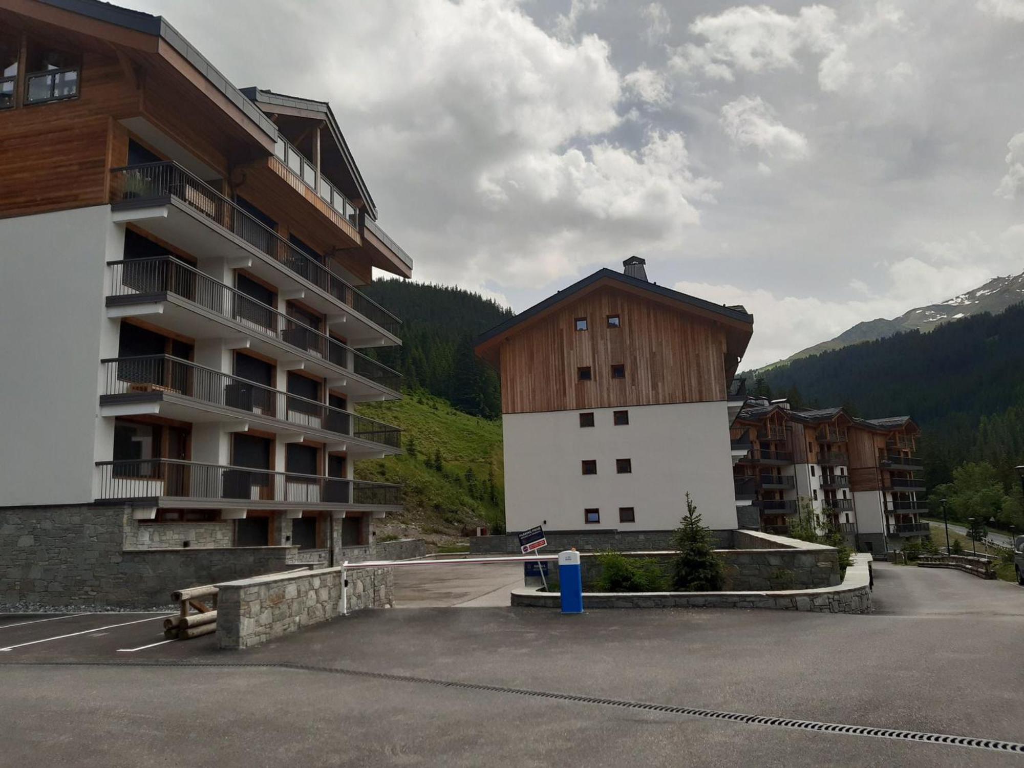 Skis Aux Pieds Proche Centre, Balcon, Parking, Animaux Admis - Fr-1-514-33 Courchevel